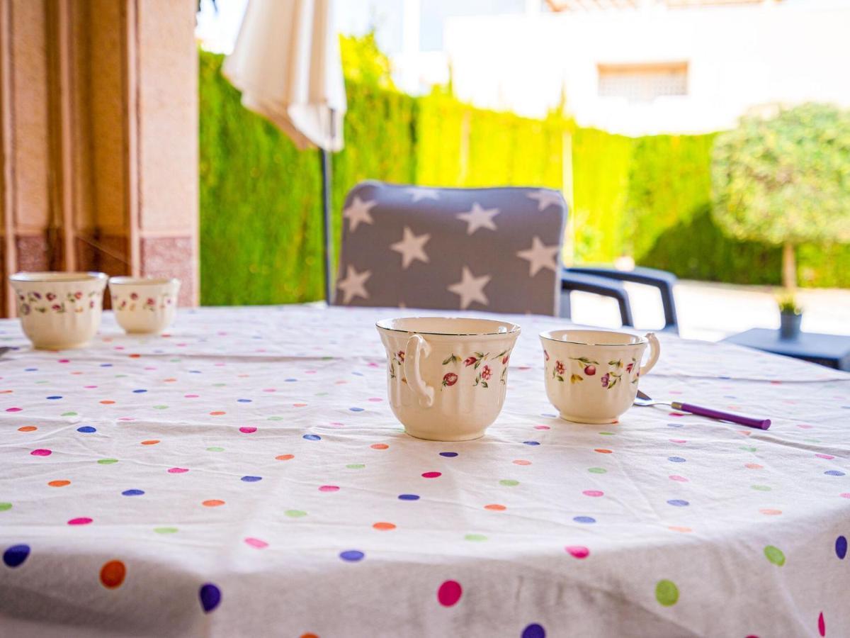 Belvilla By Oyo Lovely Bungalow With Swimming Pool Orihuela Rom bilde